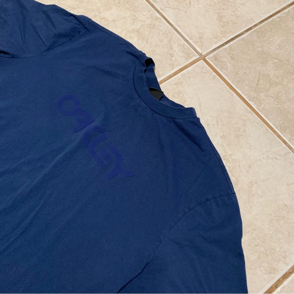 Oakley Shirt Mens XL Short Sleeve Blue Lightweight Crew Neck Regular
